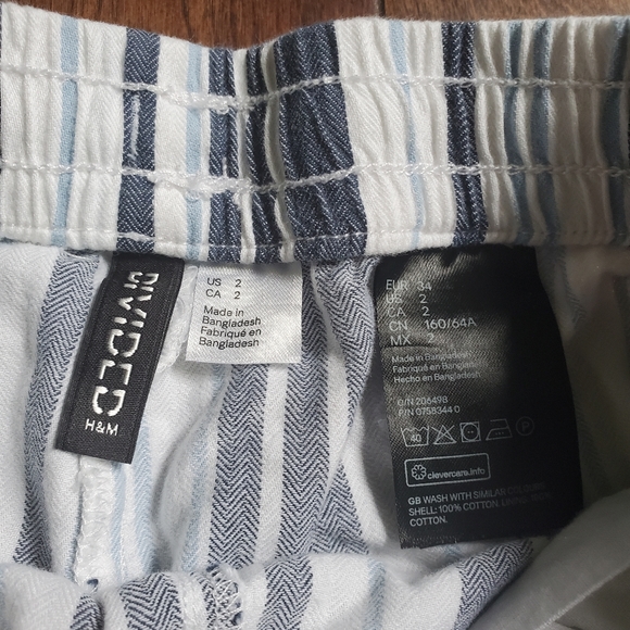 Divided h&m cotton shorts size 2 women's blue and white stripes - Picture 3 of 4